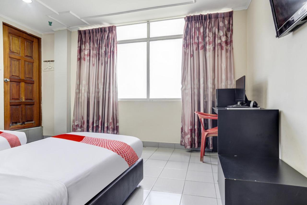 Oyo 90376 Centre Point Hotel Limbang Eksteriør billede