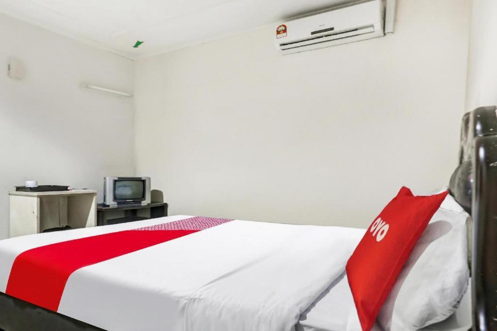 Oyo 90376 Centre Point Hotel Limbang Eksteriør billede