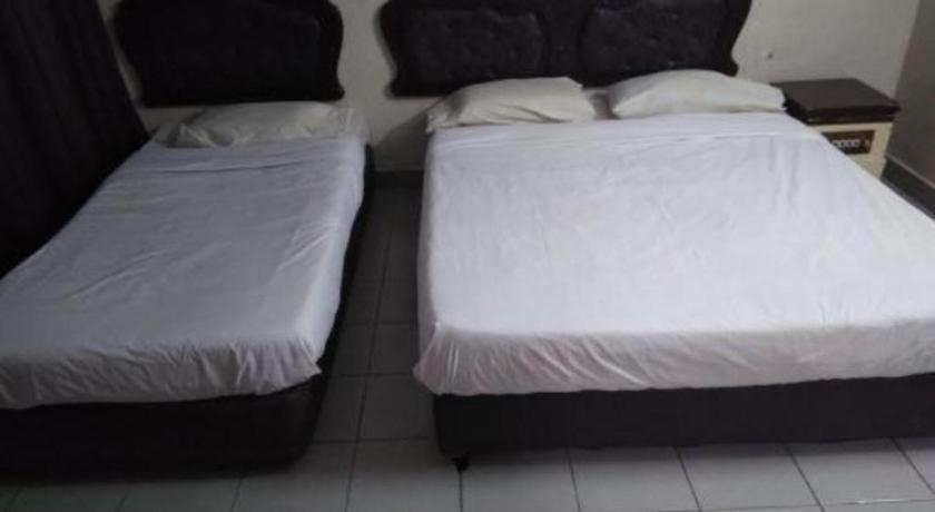 Oyo 90376 Centre Point Hotel Limbang Eksteriør billede