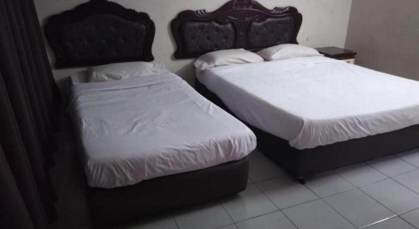 Oyo 90376 Centre Point Hotel Limbang Eksteriør billede