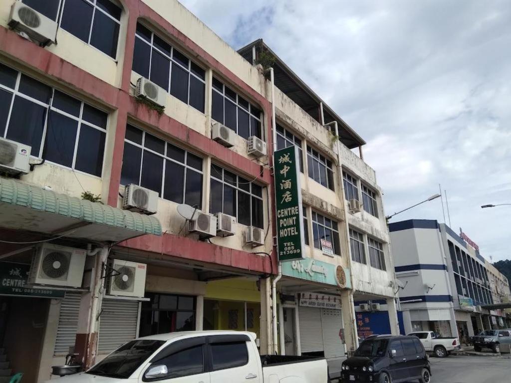 Oyo 90376 Centre Point Hotel Limbang Eksteriør billede
