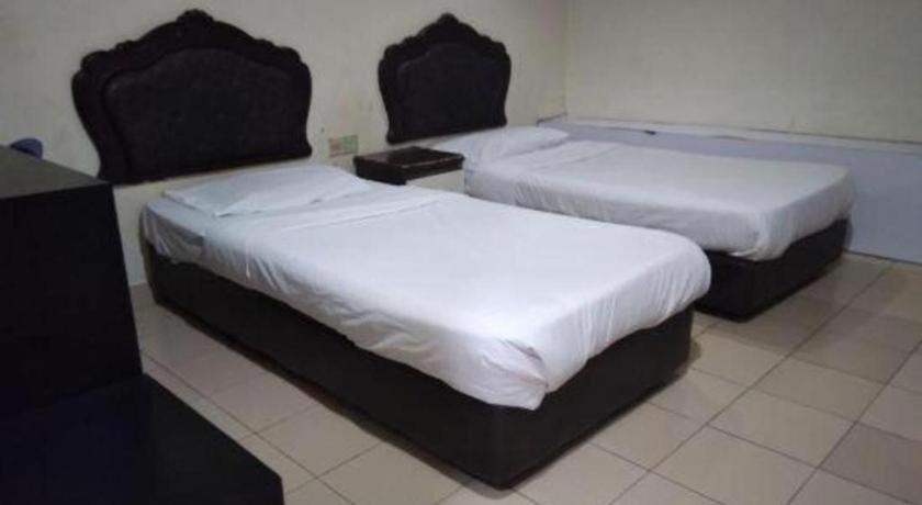 Oyo 90376 Centre Point Hotel Limbang Eksteriør billede