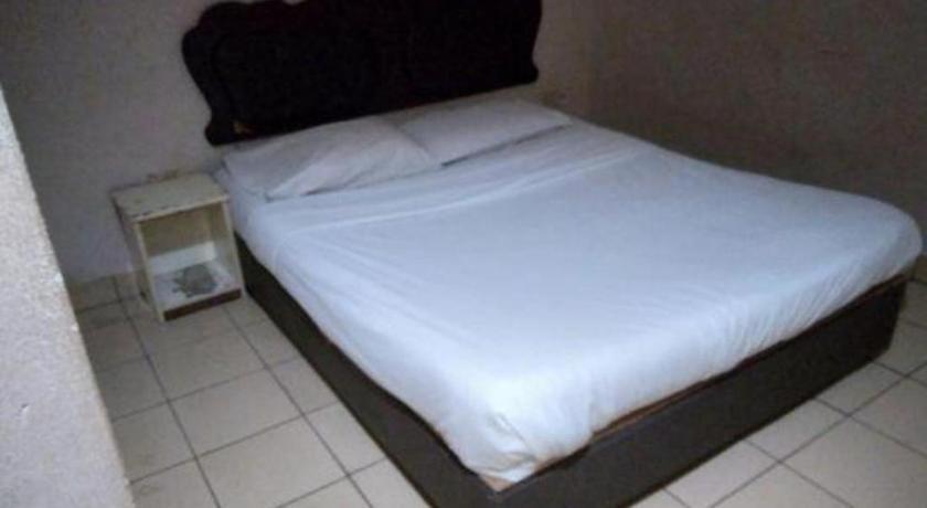 Oyo 90376 Centre Point Hotel Limbang Eksteriør billede