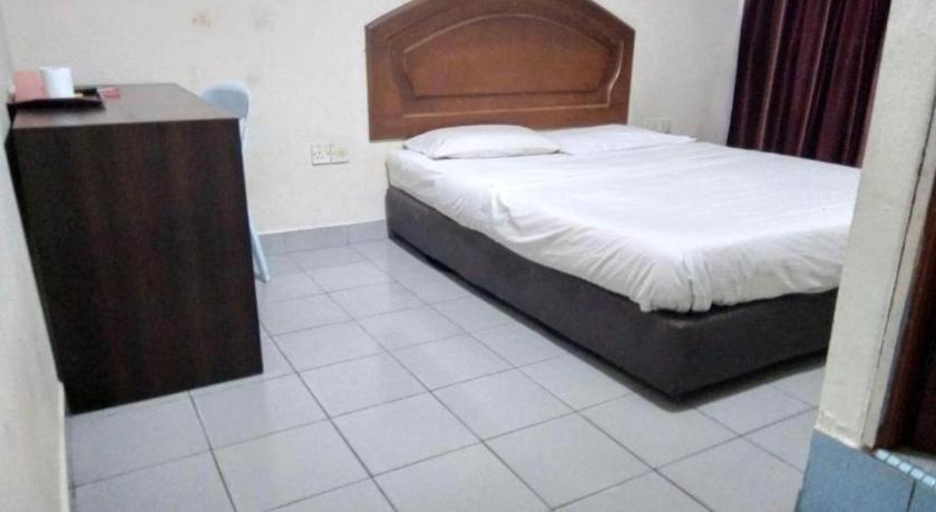 Oyo 90376 Centre Point Hotel Limbang Eksteriør billede