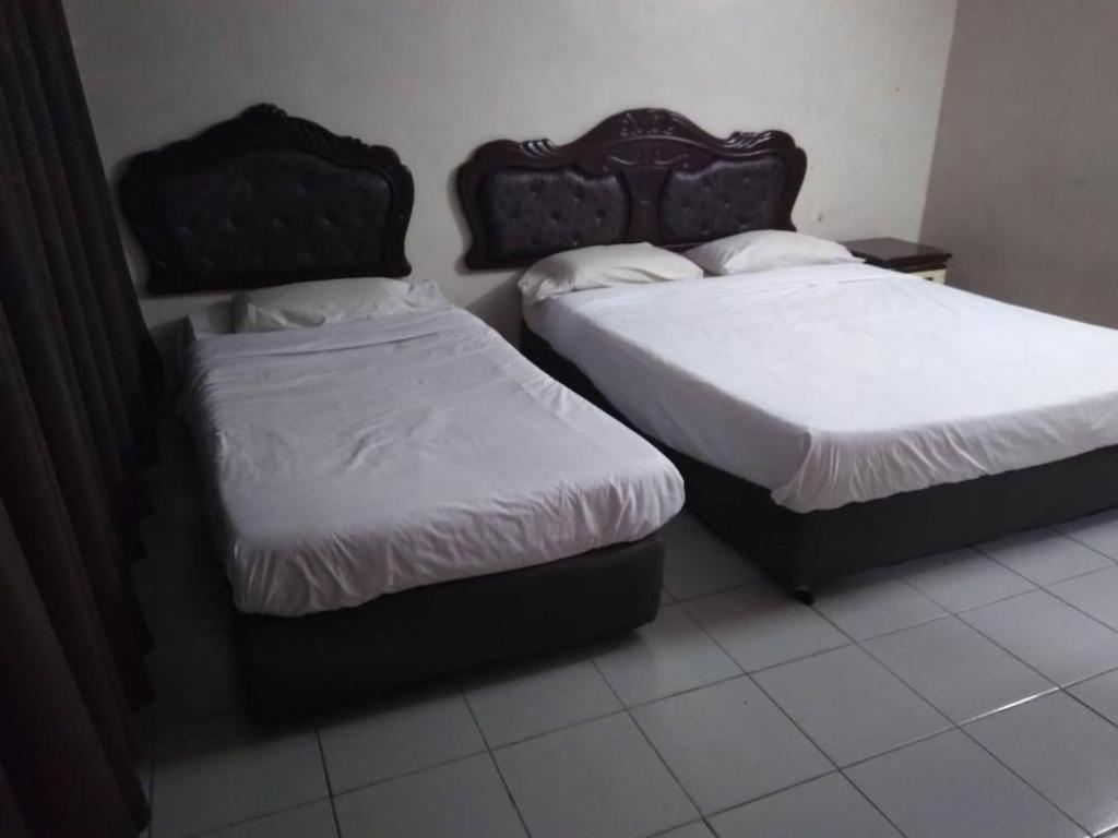 Oyo 90376 Centre Point Hotel Limbang Eksteriør billede