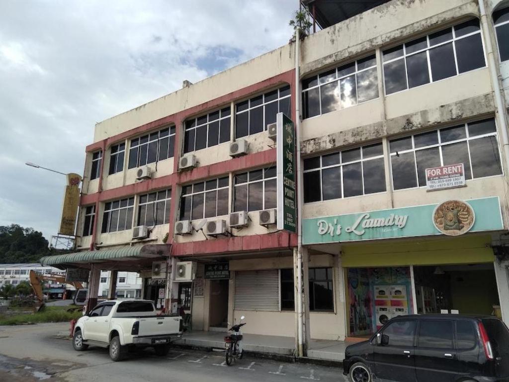 Oyo 90376 Centre Point Hotel Limbang Eksteriør billede